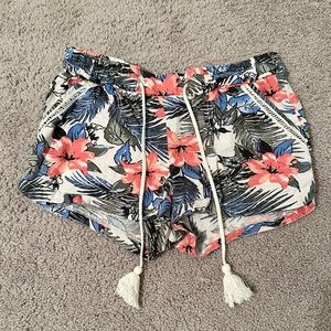 Jolt Linen Flower Hawaiian Shorts Lace Accents